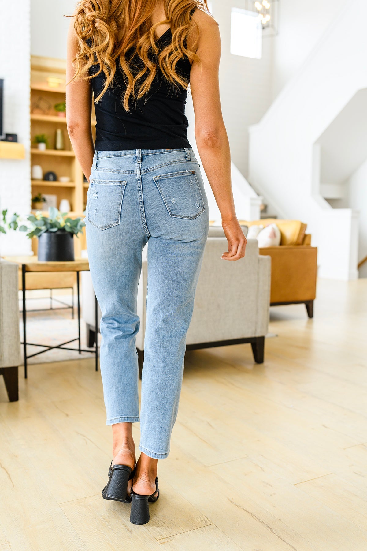 Florence High Waist Destroyed Boyfriend Jeans high waist, boyfriend fit, distressing, five pocket cut, and zipper fly