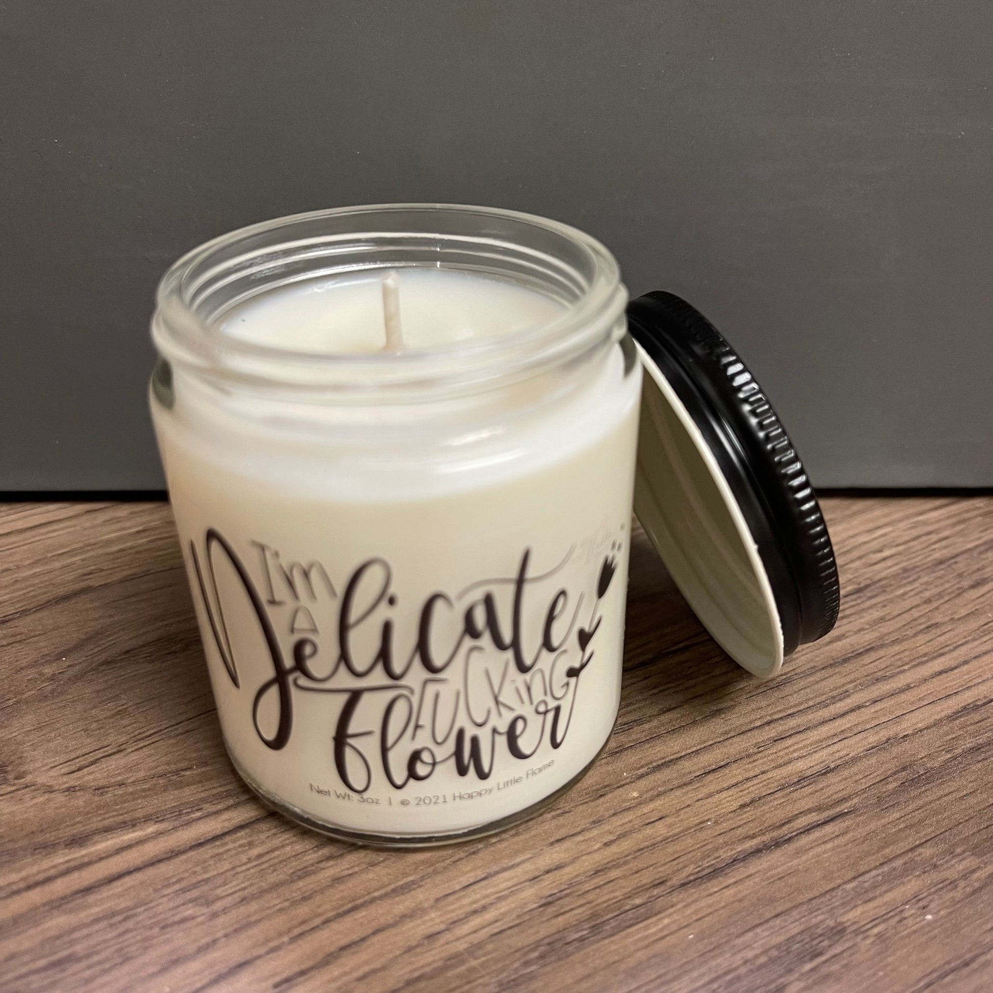 Made with a custom blend of 100% natural coconut wax and soy wax, 100% natural cotton wicks, premium fragrance and essential oils home scent air freshener home decor